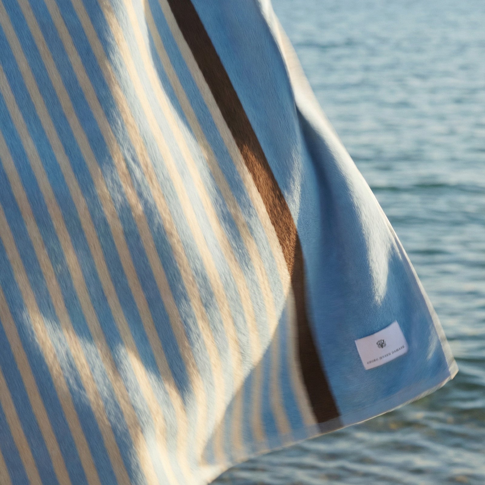 Abild bath sheet & canvas bag – Blue Wave | Georg Jensen Damask