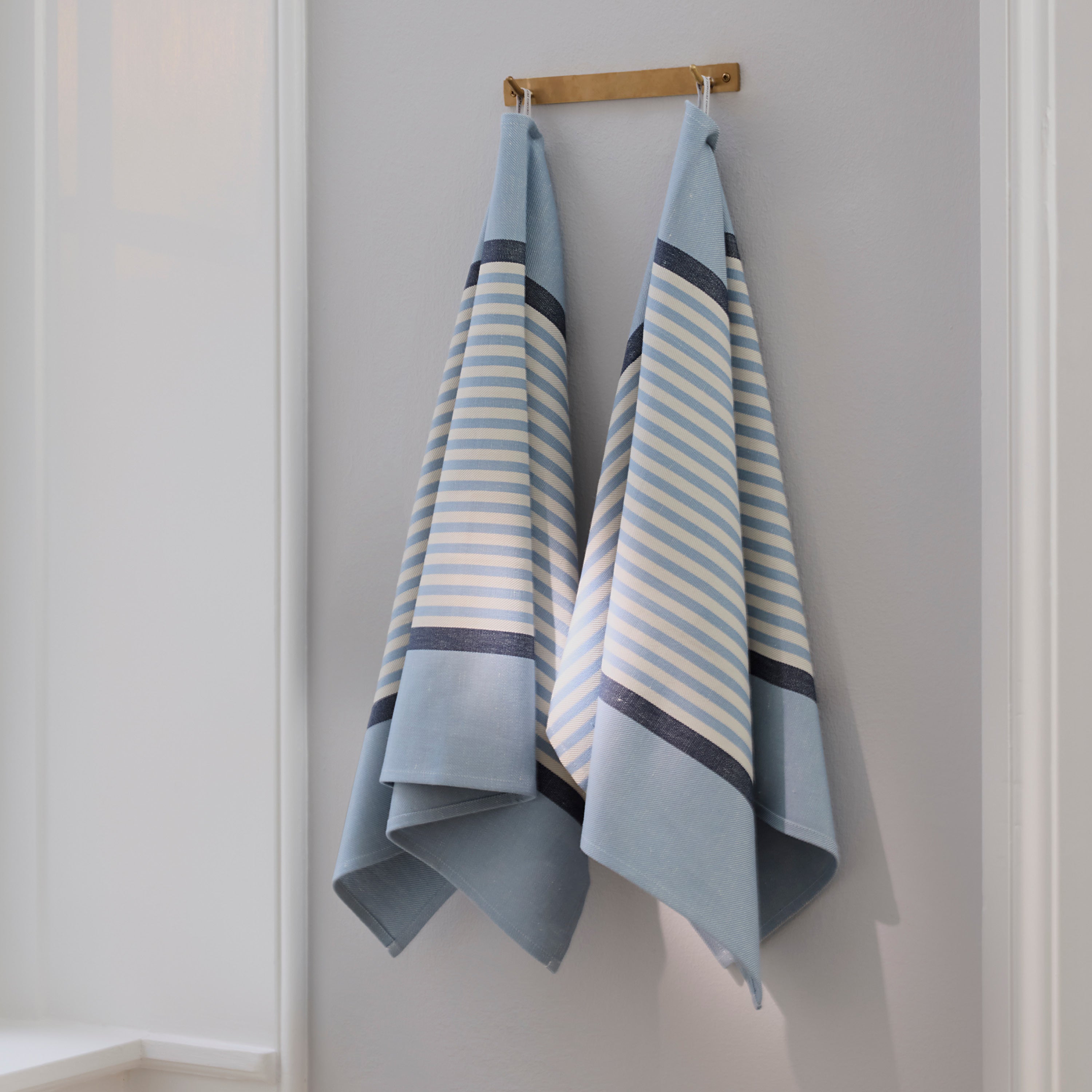 Elegant Abild tea towel in a beautiful mid‑blue colour – Georg