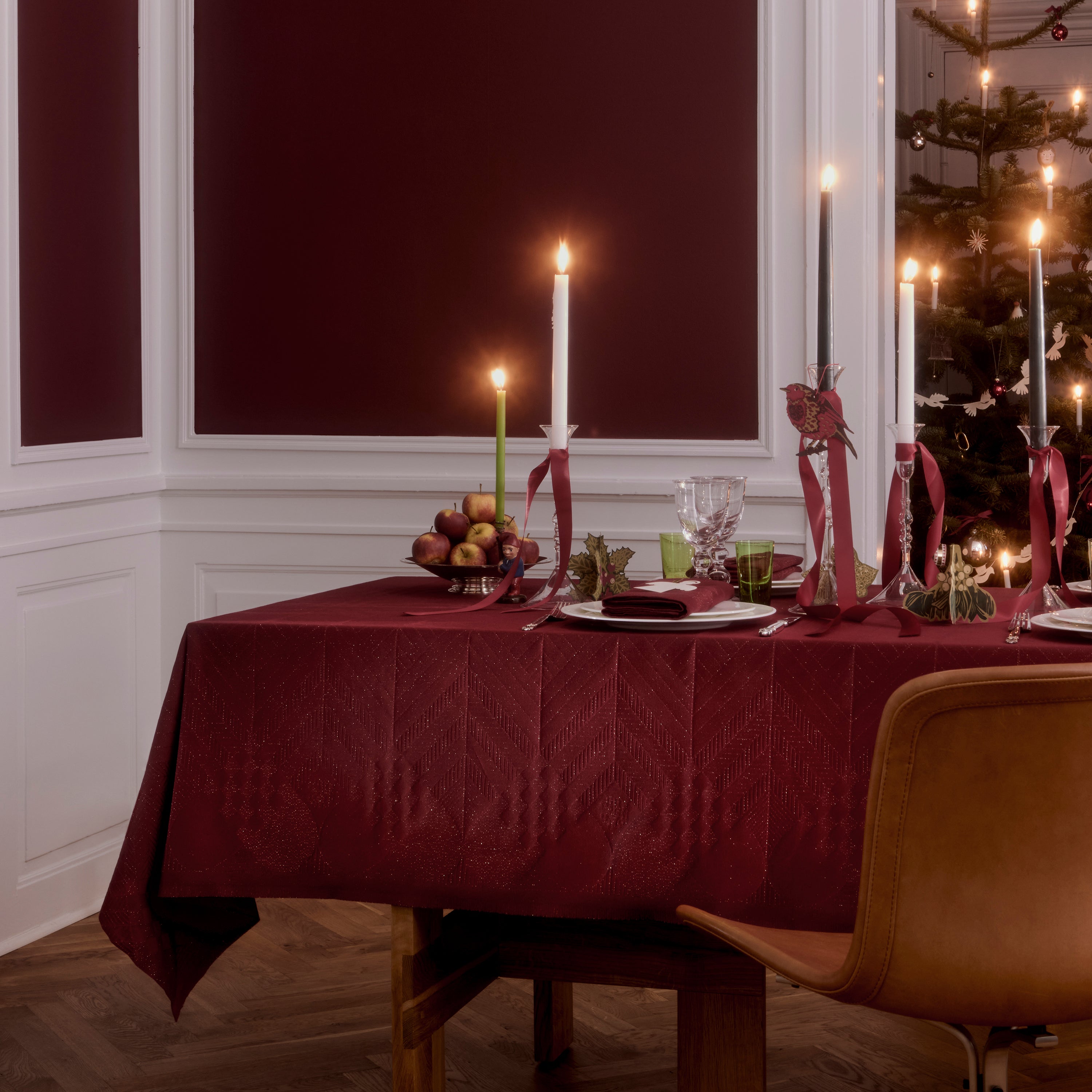 Masurelフランスビンテージシーツ Christmas 50 – Anniversary Tablecloth in Gold Red by Georg Jensen