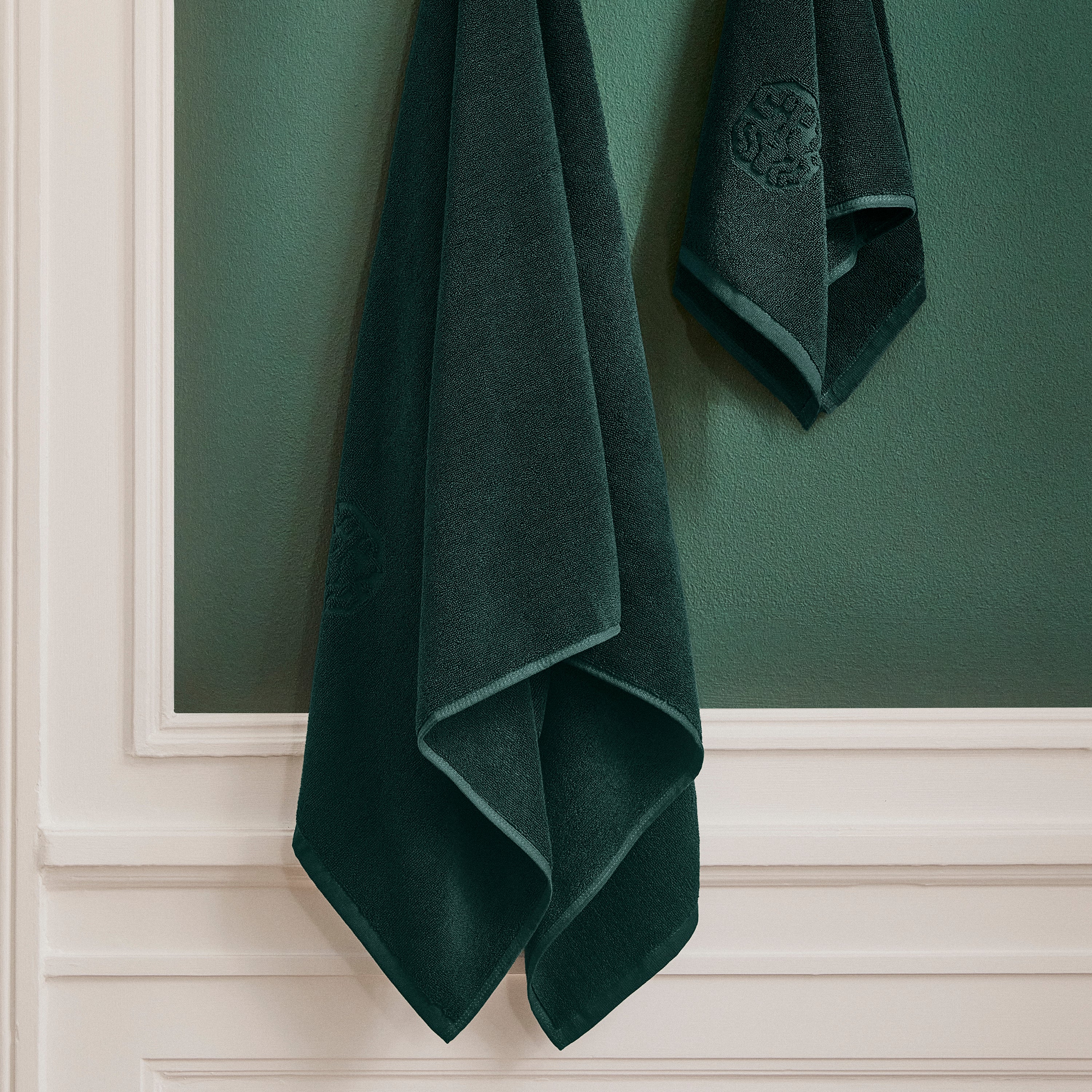 Damask Terry bath towel in deep and cool green – Georg Jensen Damask