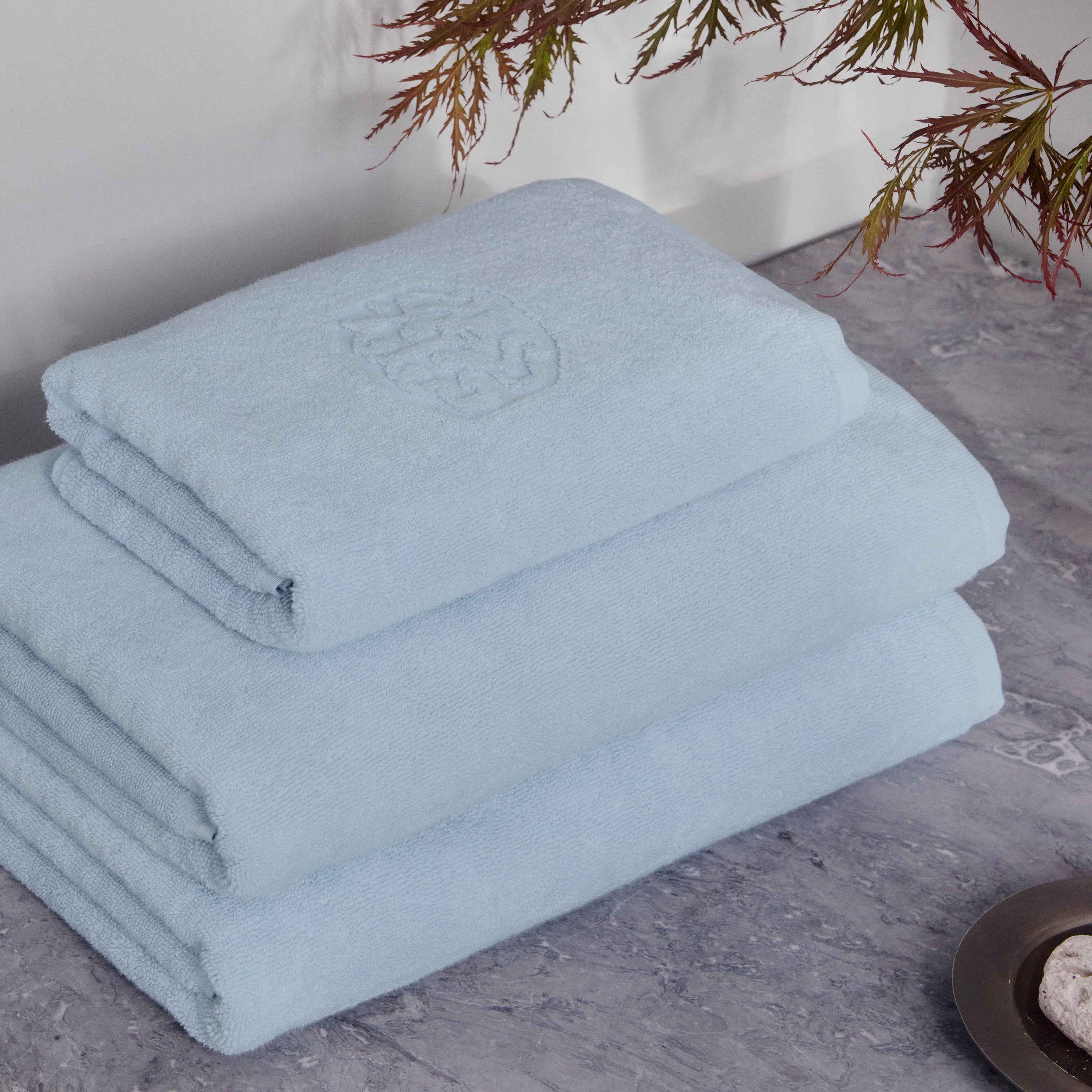 Glossy Jacquard-Woven Bath Towel in Light Blue with Aqua Hues